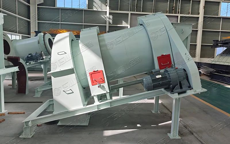 機(jī)制砂防離析、防揚(yáng)塵，有經(jīng)驗(yàn)的砂廠都在用加濕拌和機(jī)